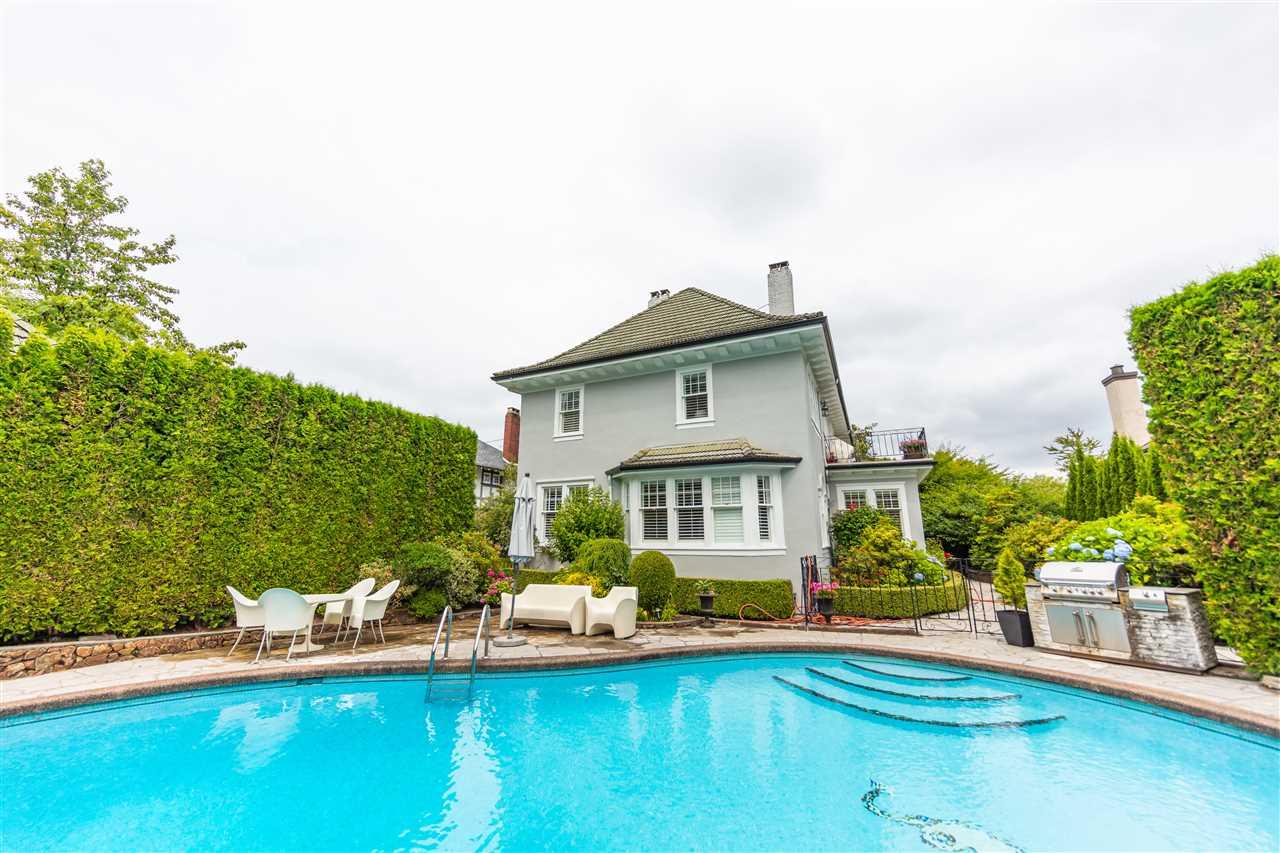 1611 Cedar Crescent - Photo 1