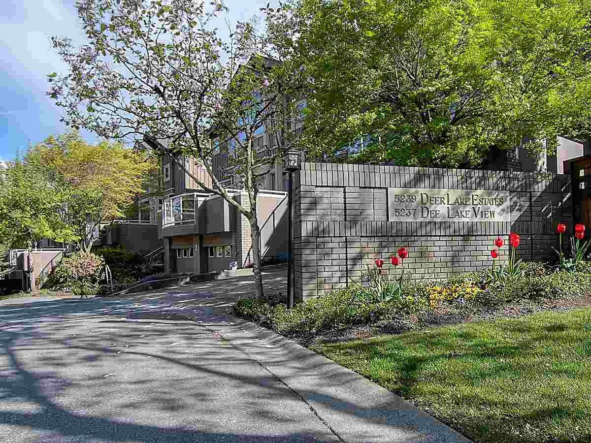 5239 Oakmount Crescent - Photo 1