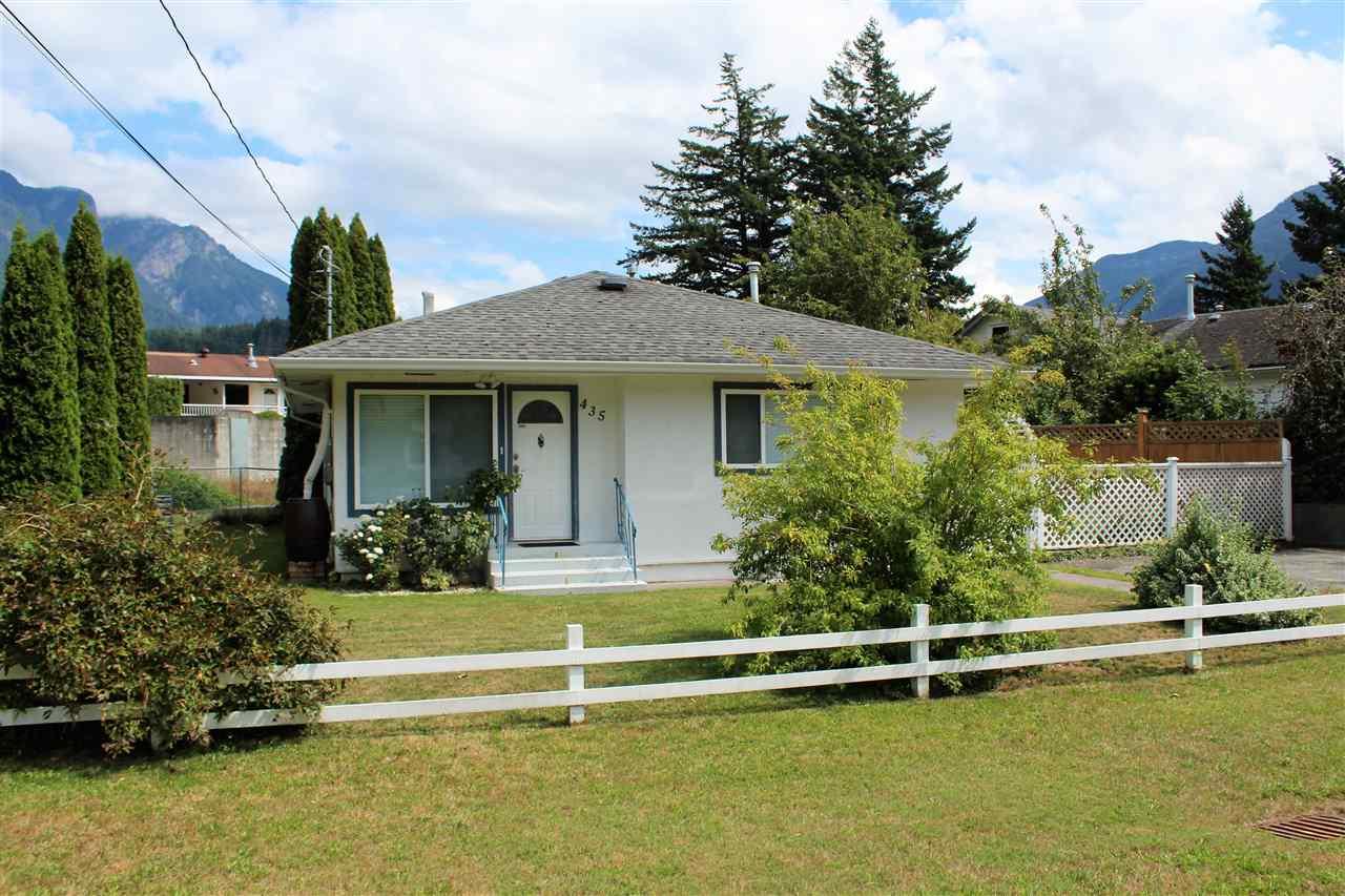 435 Hemlock Avenue - Photo 1
