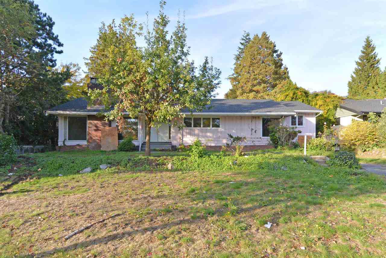 1677 King Edward Avenue - Photo 1