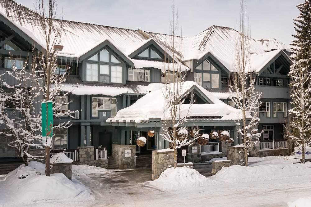 4573 Chateau Boulevard - Photo 1