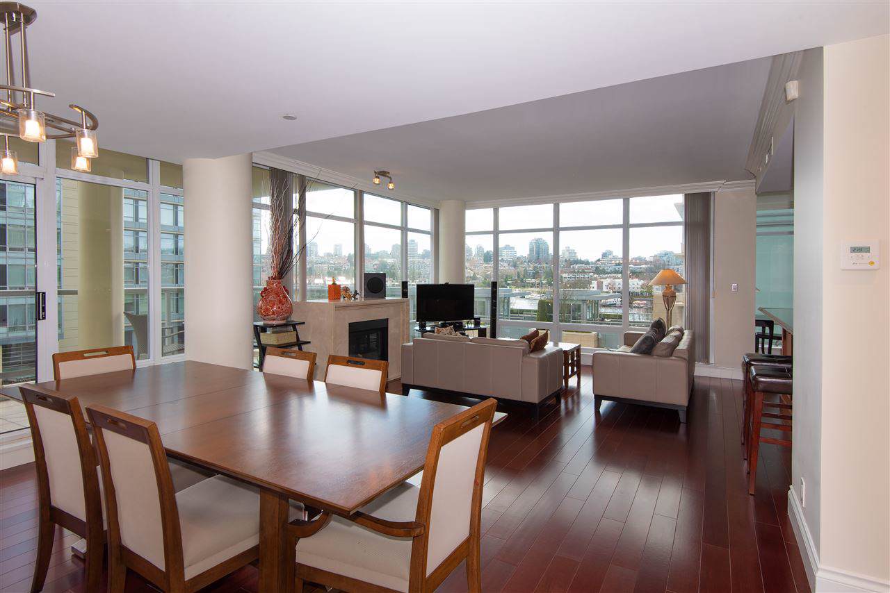 428 Beach Crescent - Photo 1