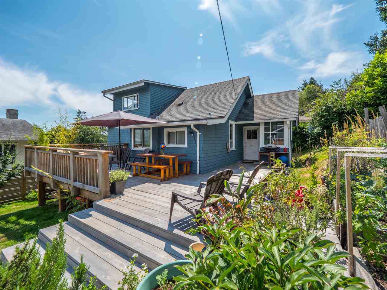 633 Beach Avenue - Photo 1