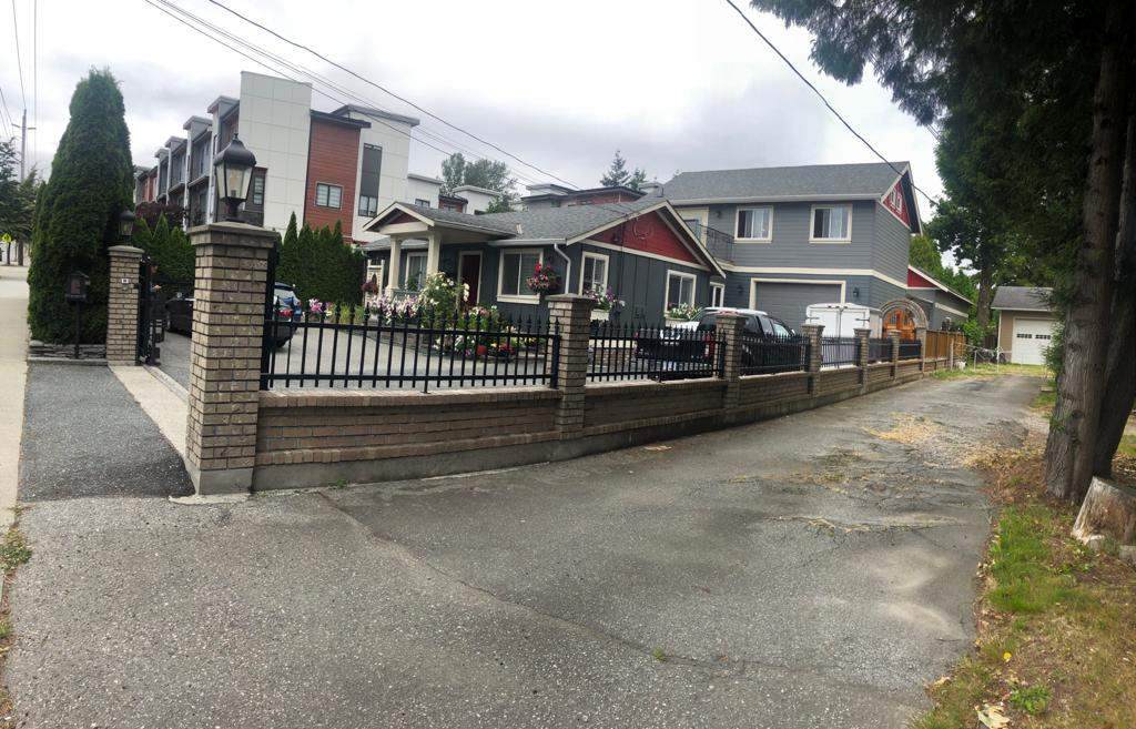 15911 16 Avenue - Photo 1
