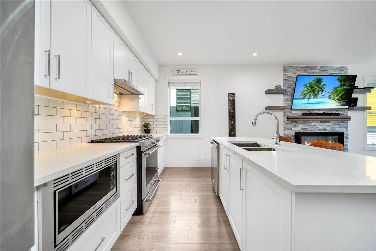 16433 19 Avenue - Photo 1