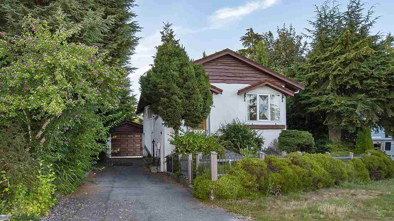 866 10TH Street - Photo 1