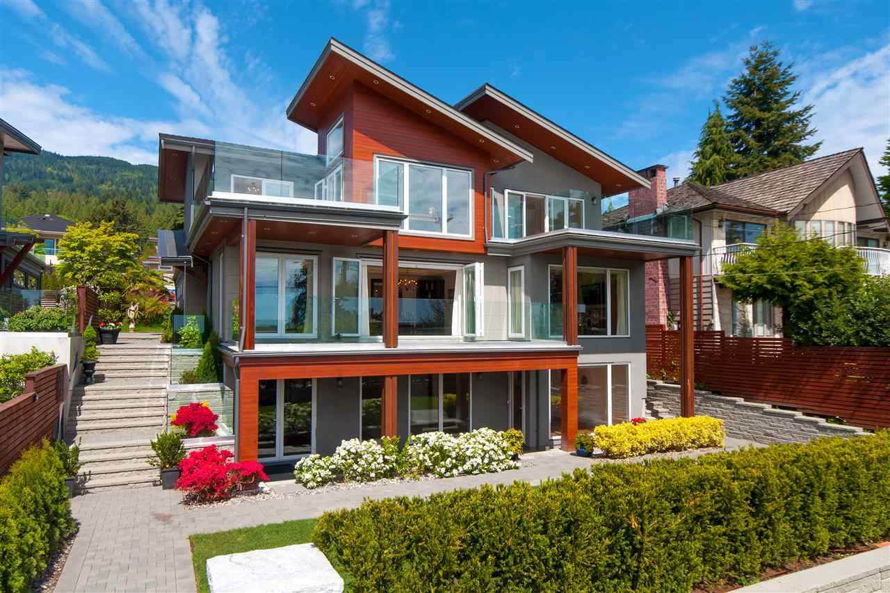 2449 Kings Avenue - Photo 1