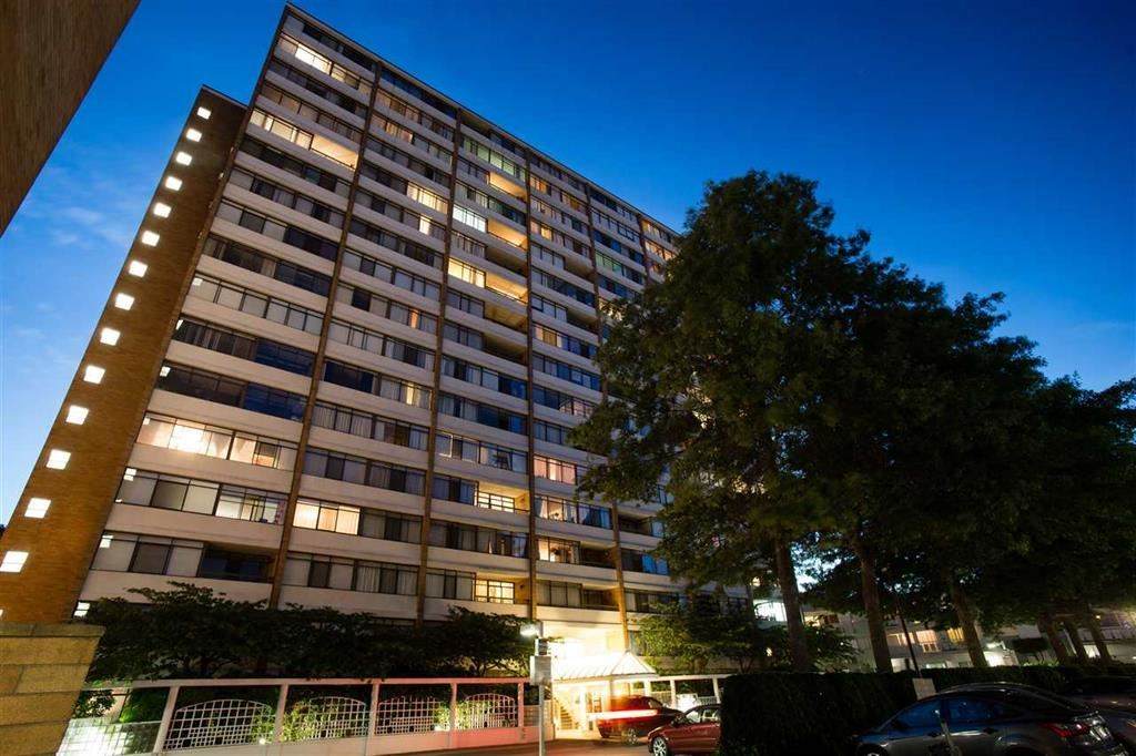 6611 Minoru Boulevard - Photo 1