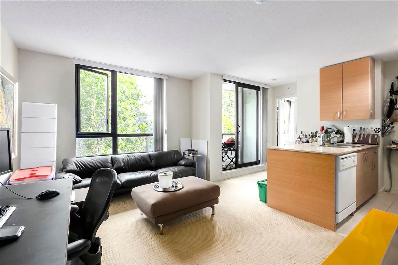 977 Mainland Street - Photo 1