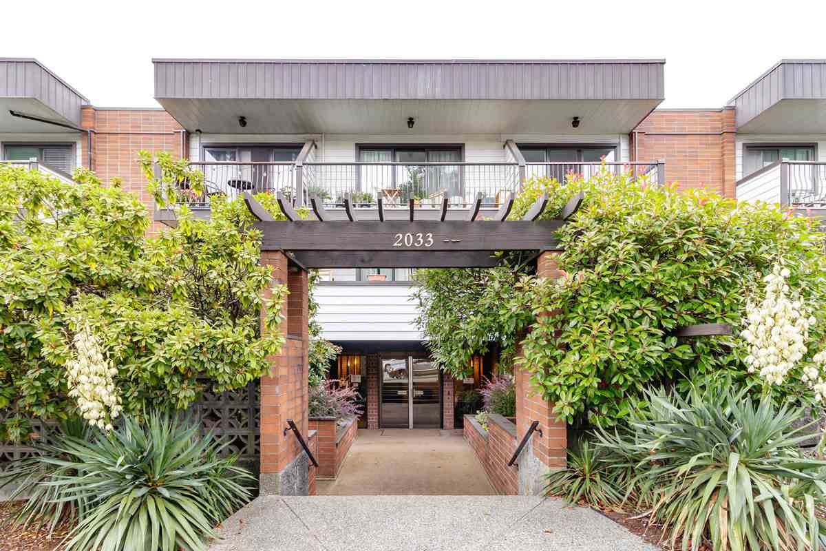2033 Triumph Street - Photo 1