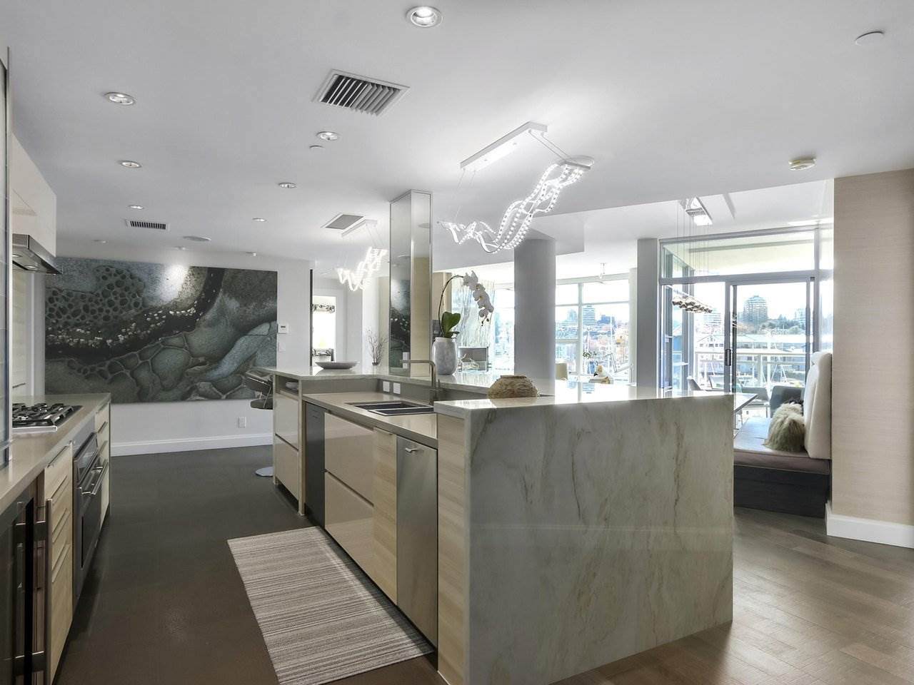628 Kinghorne Mews - Photo 1