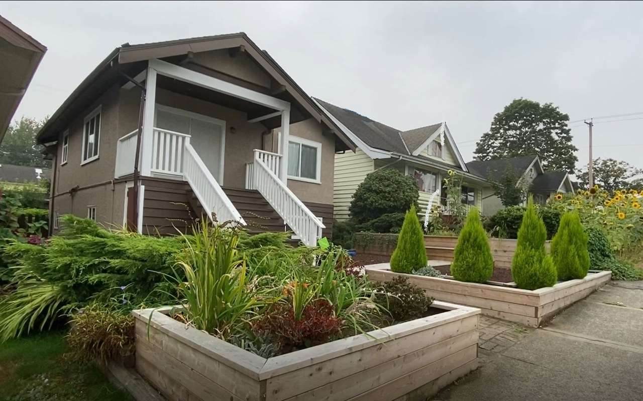 2822 Dundas Street - Photo 1