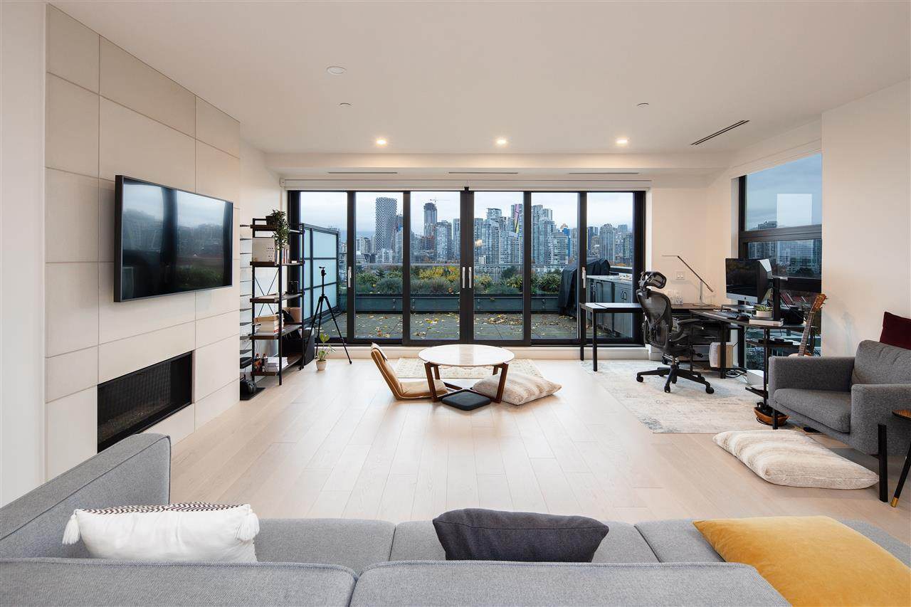 1103 7TH Avenue - Photo 1