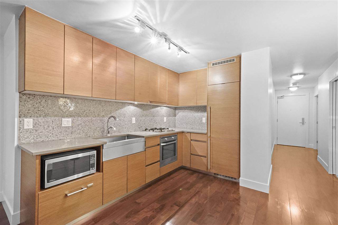 565 Smithe Street - Photo 1