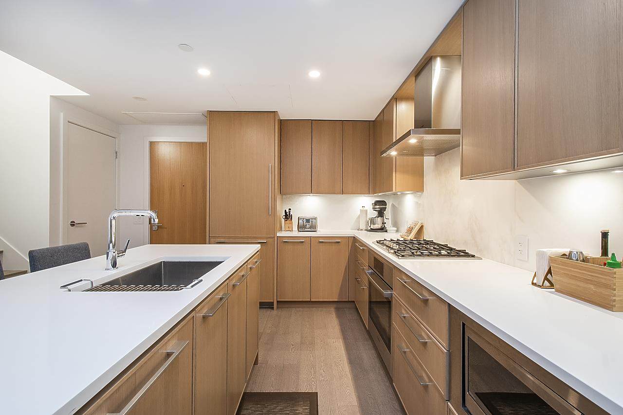 3220 Connaught Crescent - Photo 1