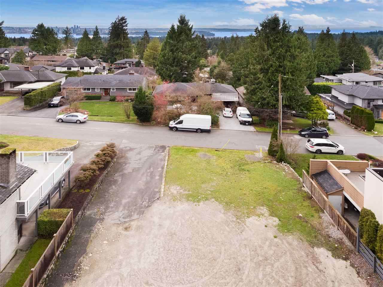 720 Winona Avenue - Photo 1