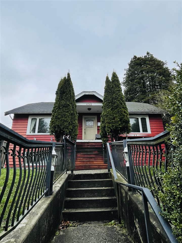 4360 Nanaimo Street - Photo 1