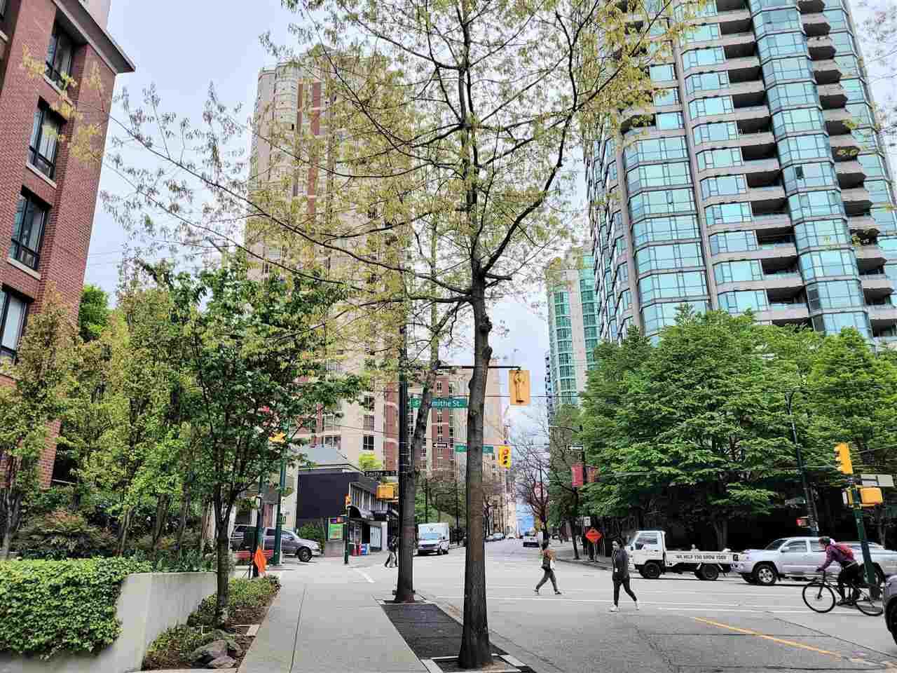 909 Mainland Street - Photo 1