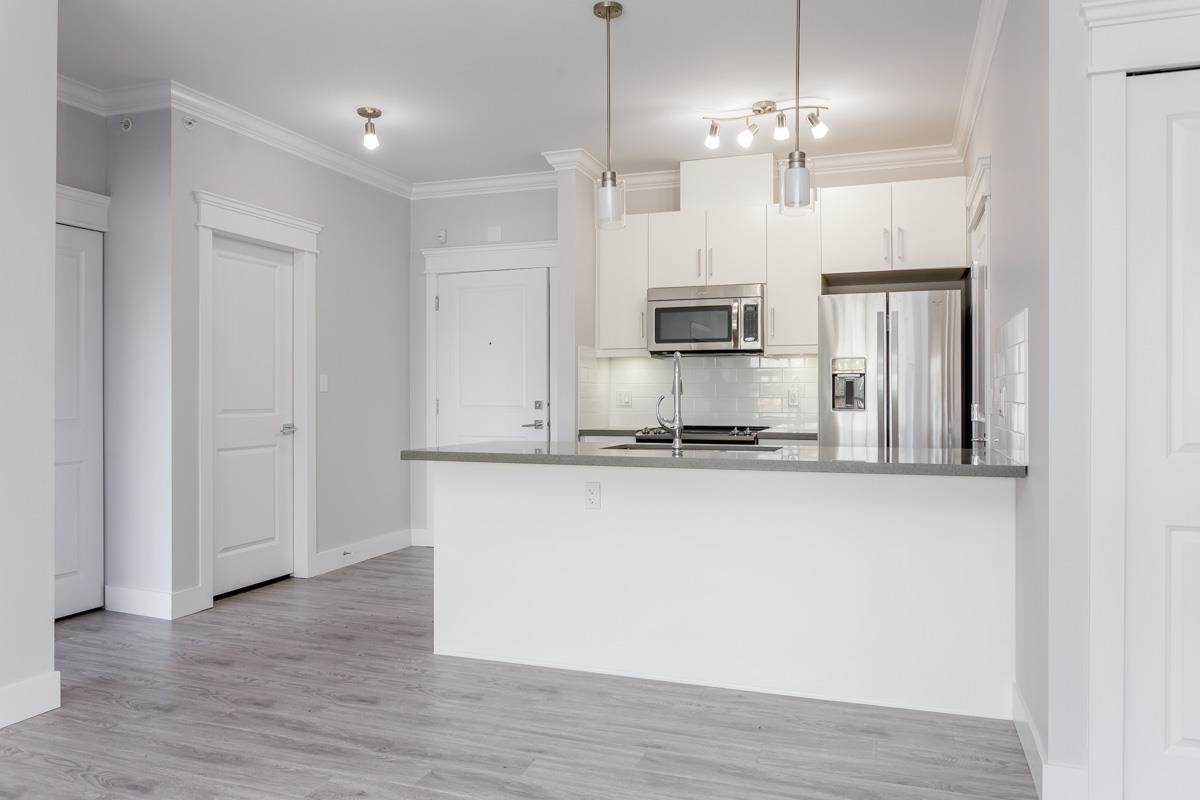 2389 Hawthorne Avenue - Photo 1