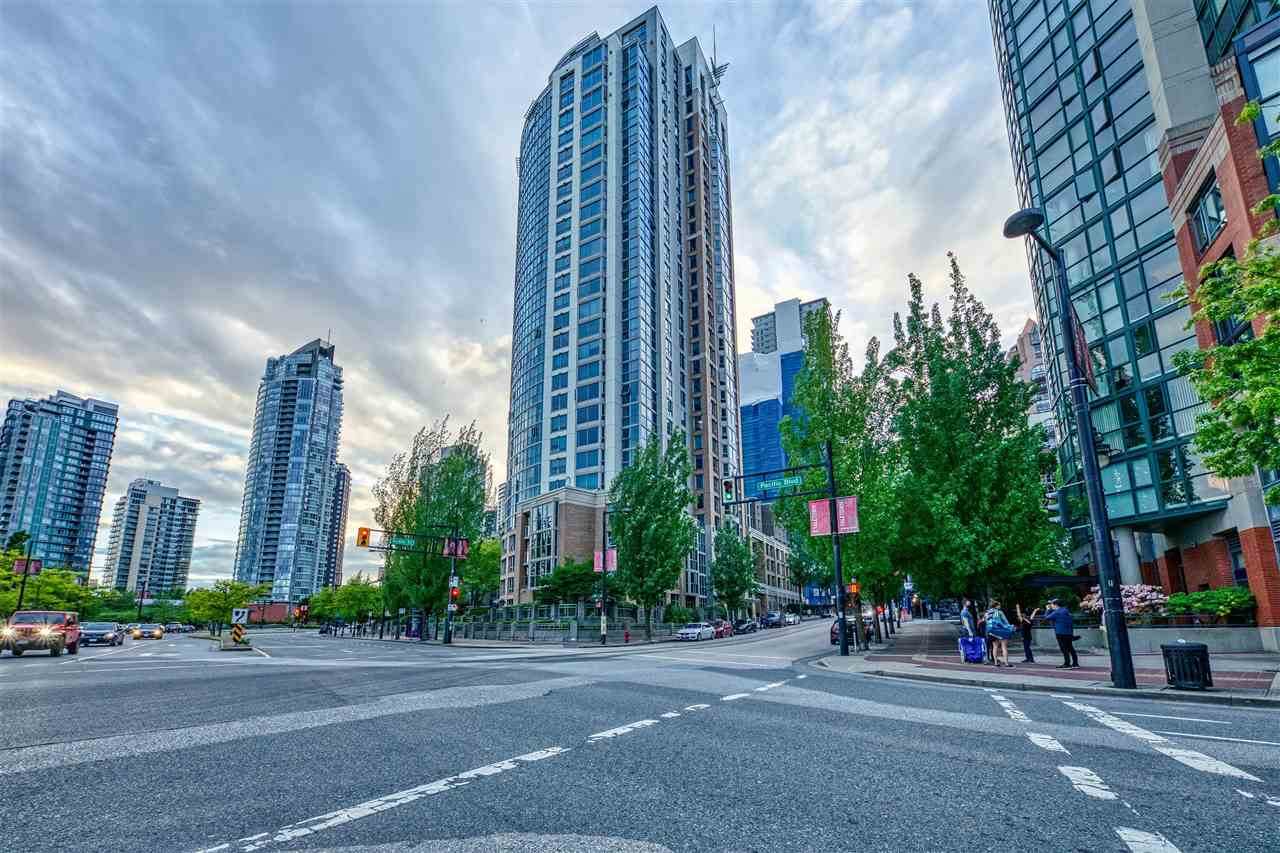 388 Drake Street - Photo 1