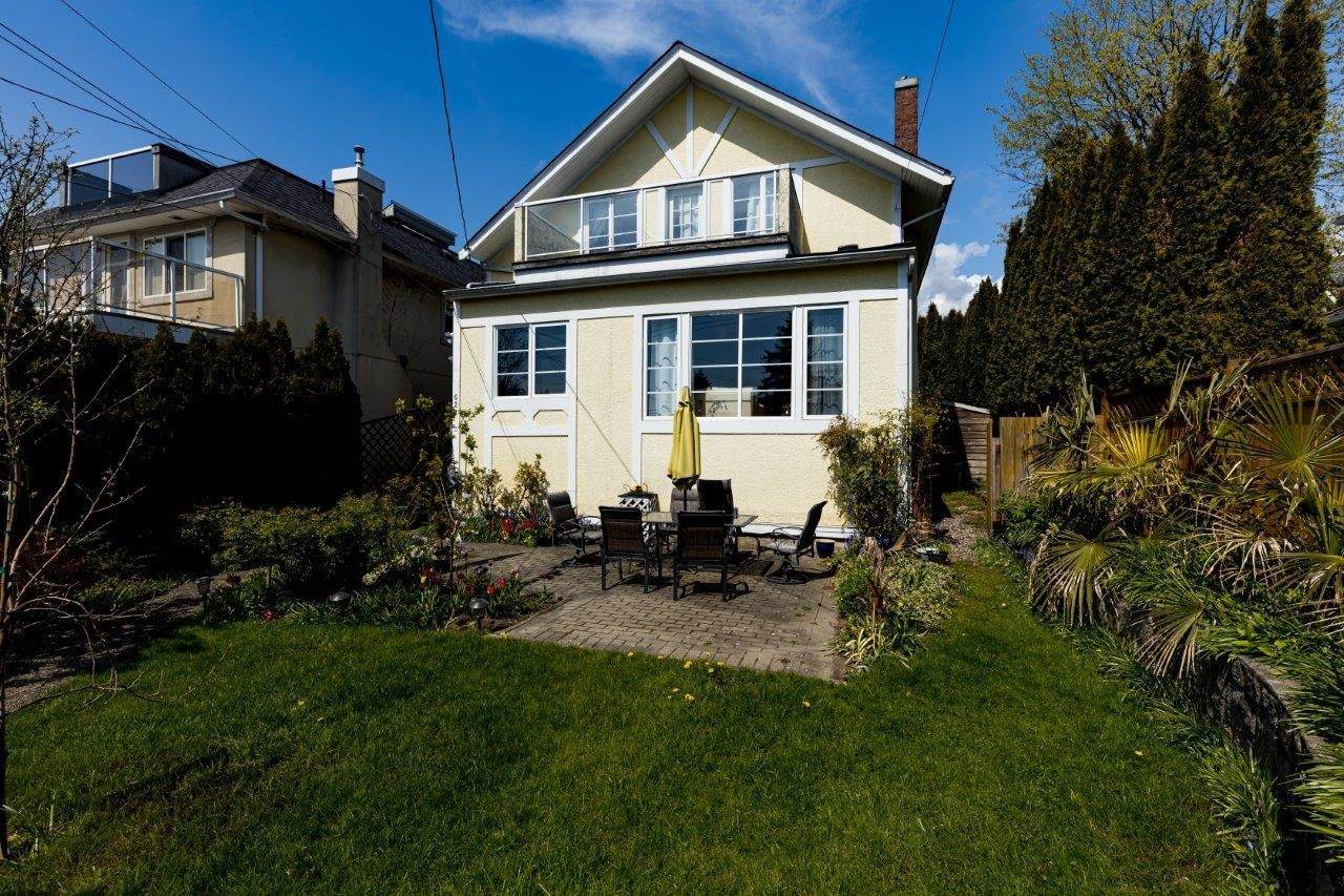 622 8TH Street - Photo 1