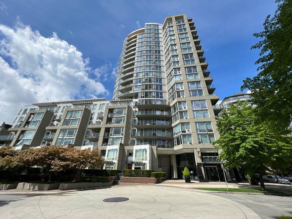 1383 Marinaside Crescent - Photo 1
