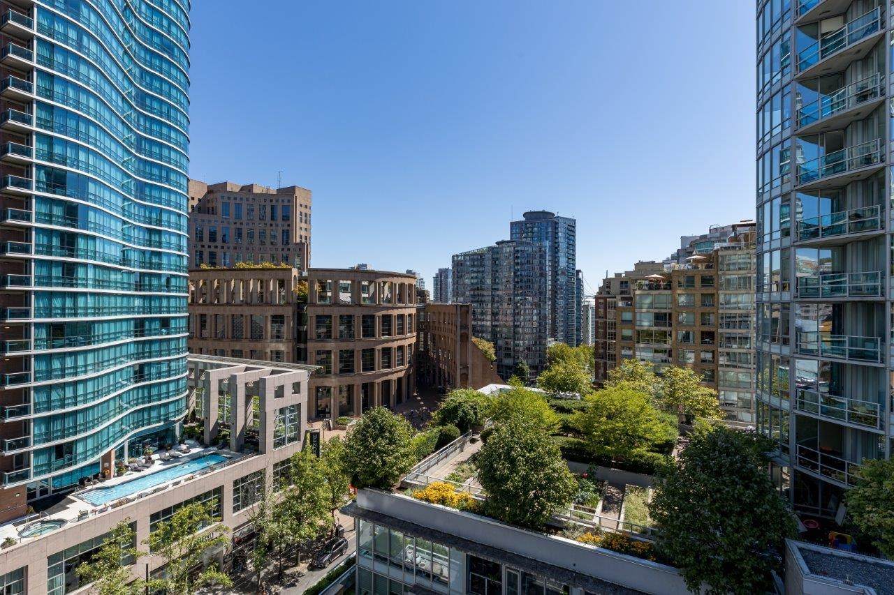 480 Robson Street - Photo 1