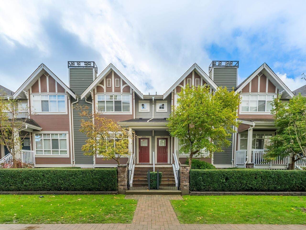 7121 Mont Royal Square - Photo 1