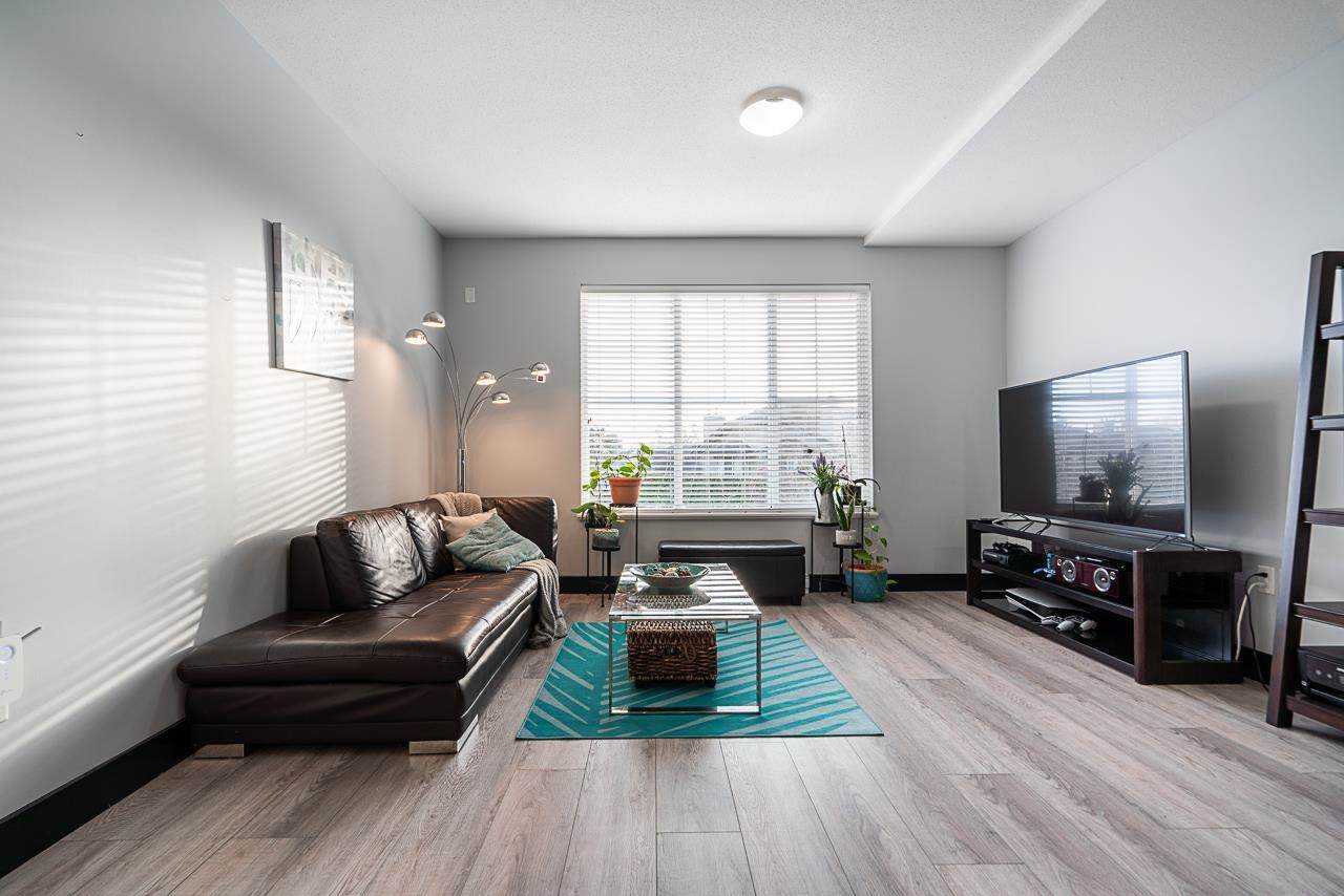 16228 16 Avenue - Photo 1
