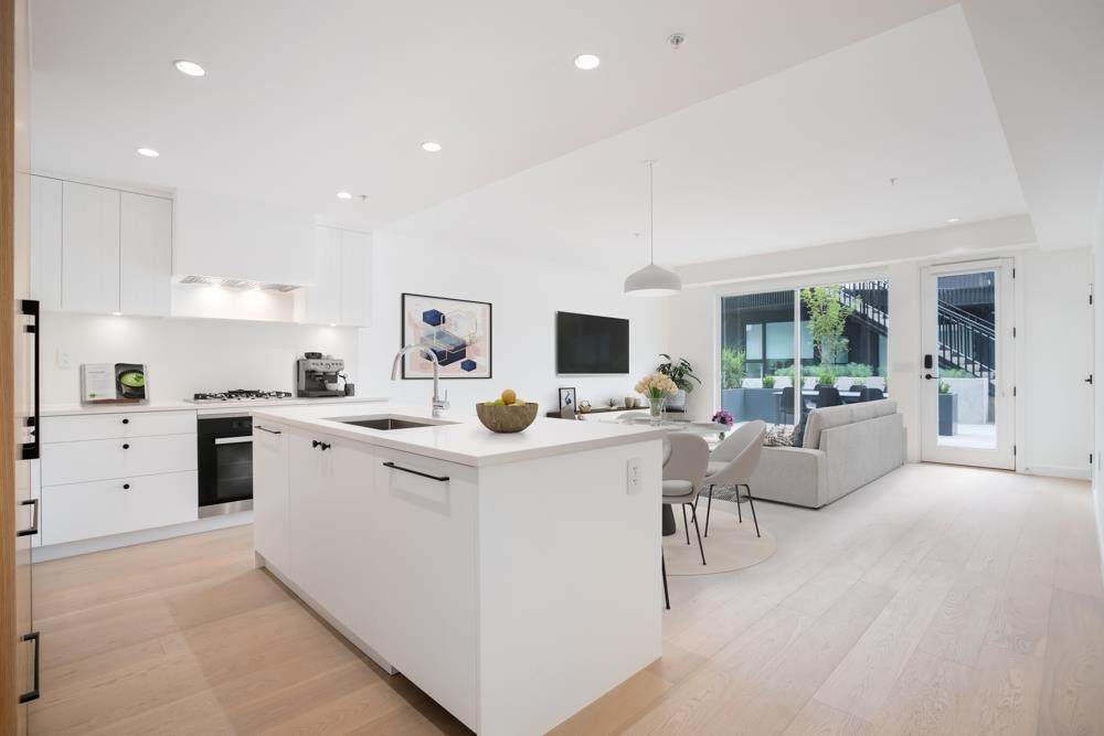 76 King Edward Avenue - Photo 1