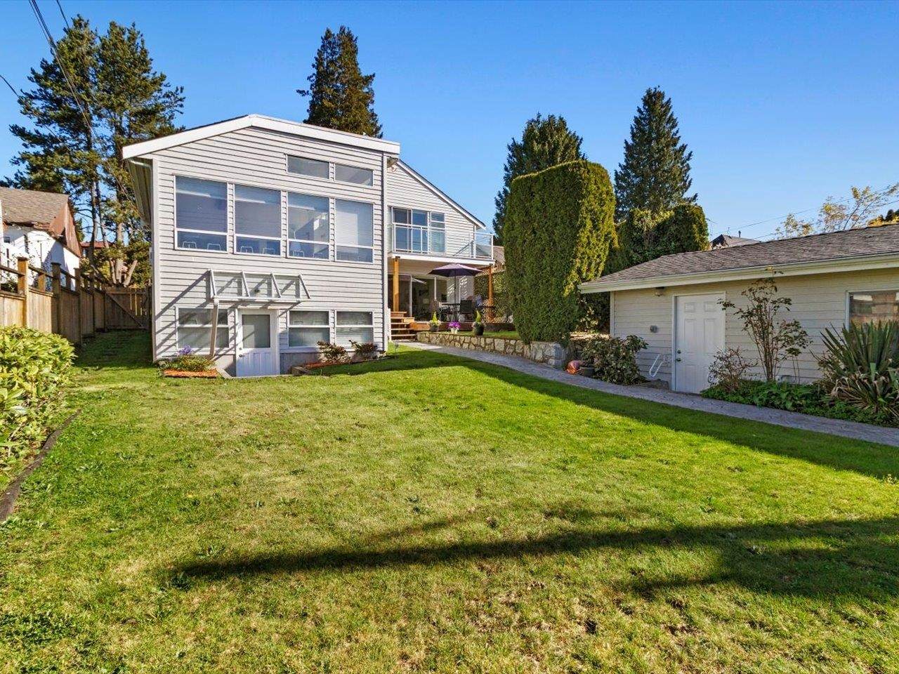 513 6th Street - Photo 1