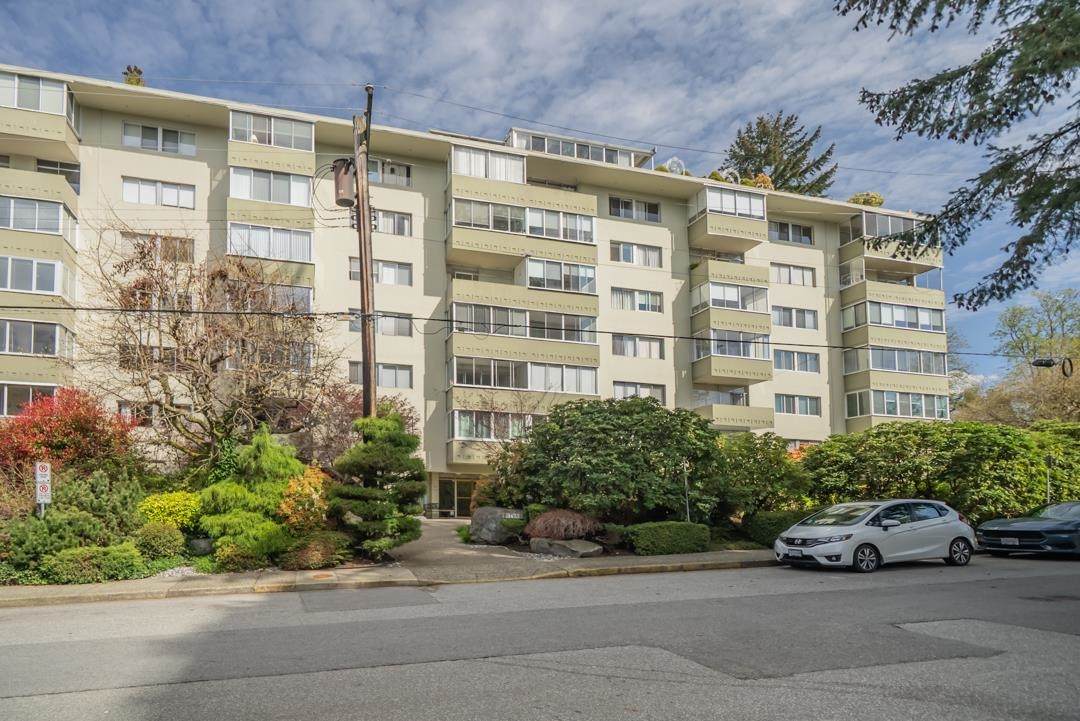 1425 Esquimalt Avenue - Photo 1
