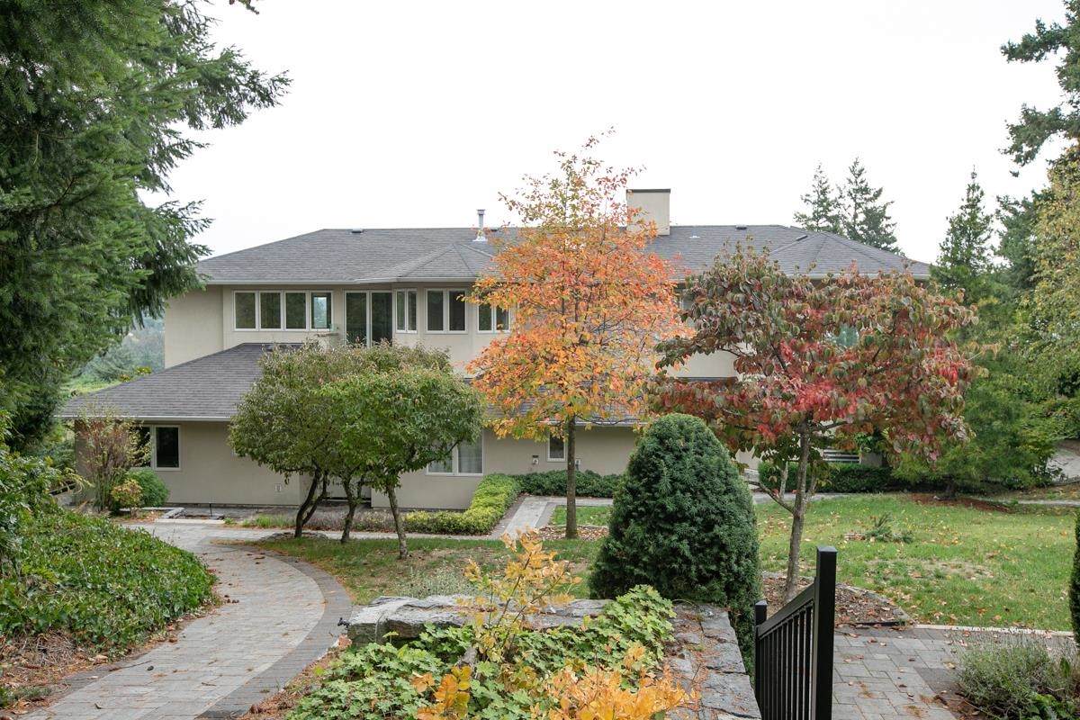 6220 Summit Avenue - Photo 1