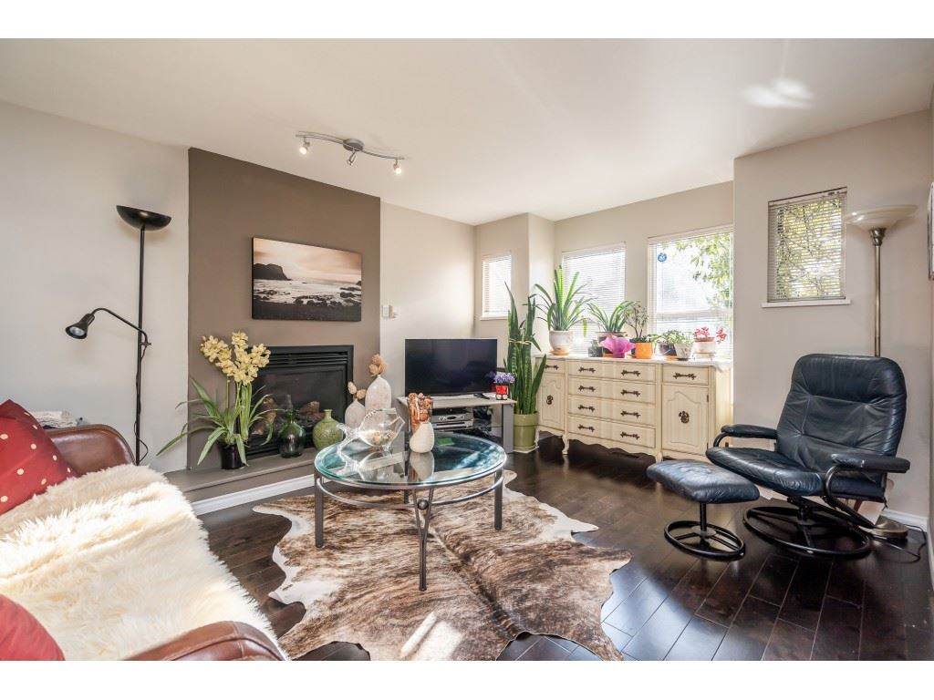 1528 Bond Street - Photo 1