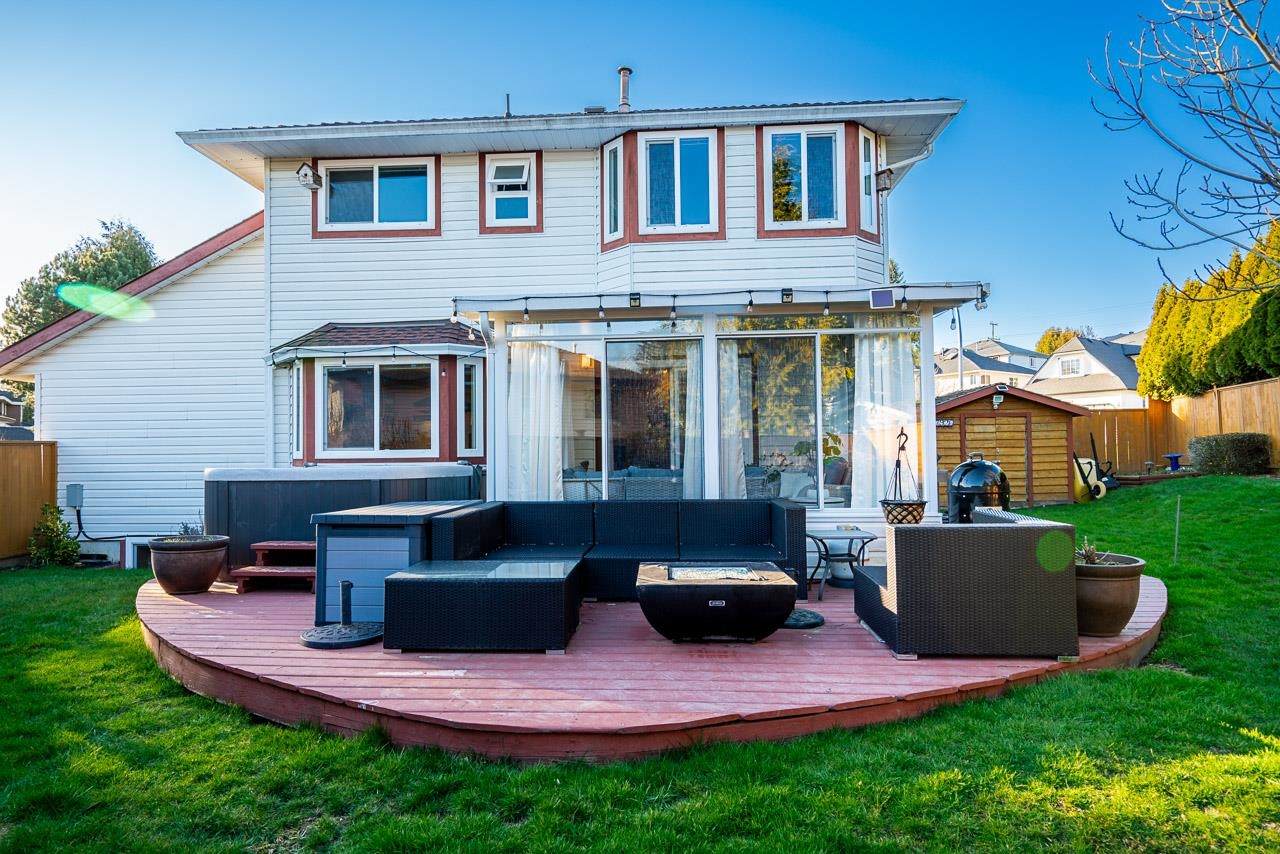 7926 161 Street - Photo 1