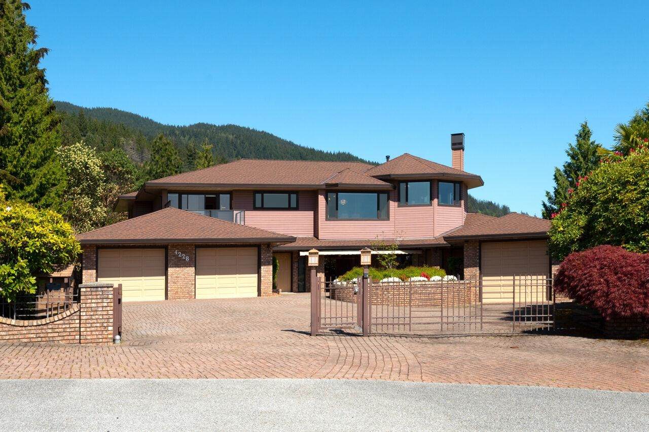 4228 Rockridge Crescent - Photo 1