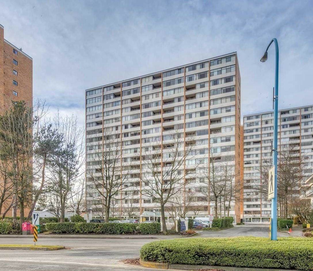 6631 Minoru Boulevard - Photo 1