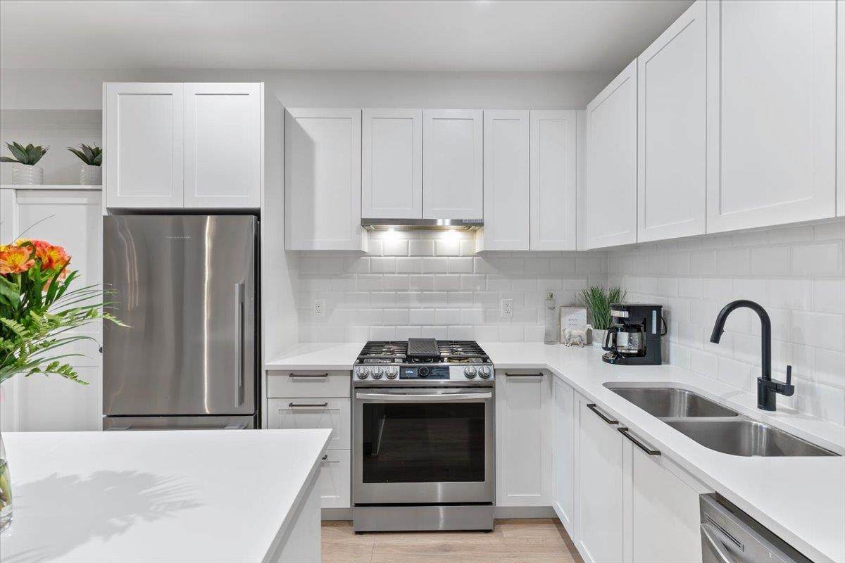 5415 Brydon Crescent - Photo 1