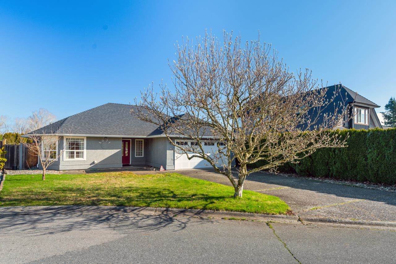 1071 King George Boulevard - Photo 1