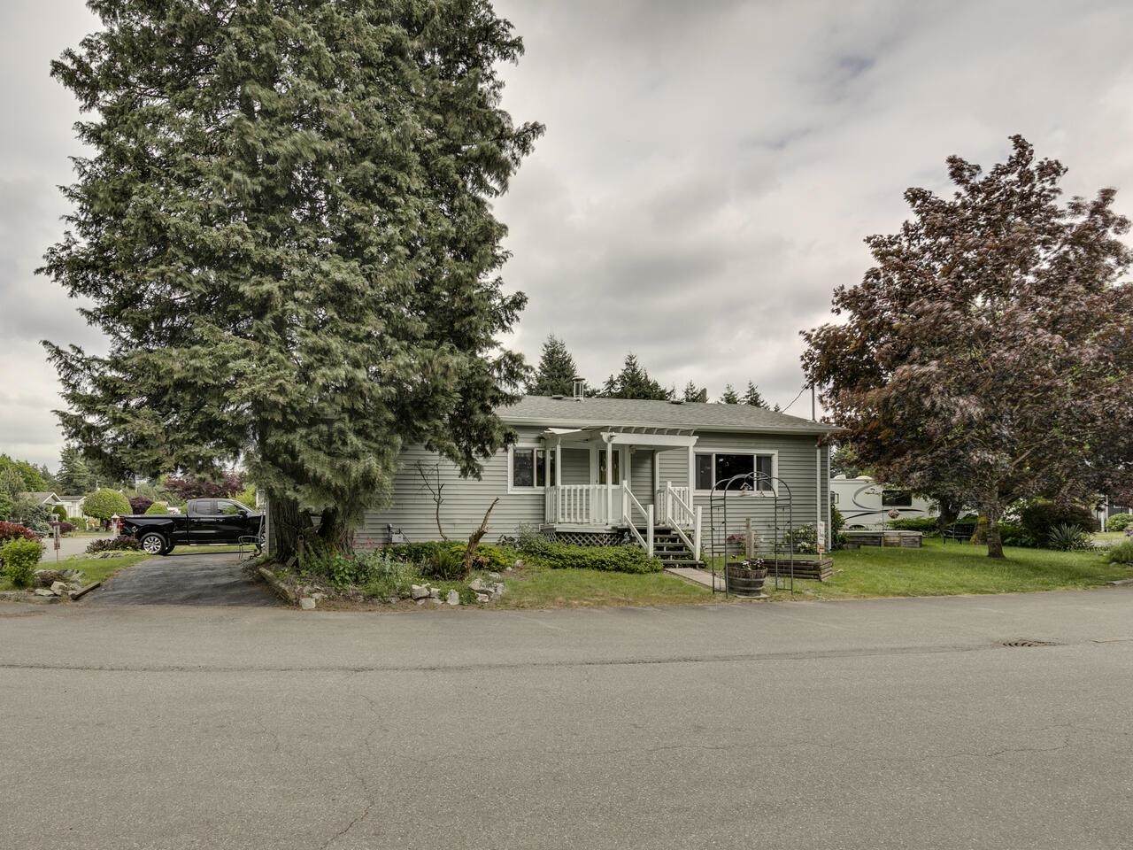 31313 Livingstone Avenue - Photo 1
