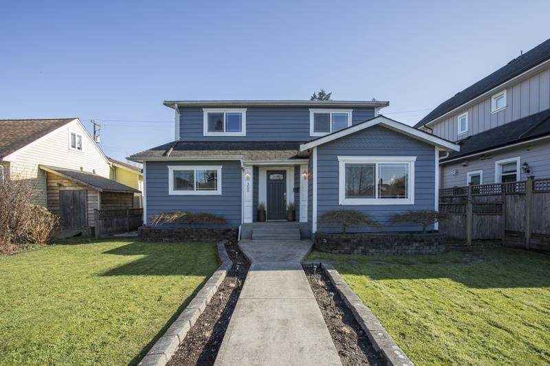 300 Douglas Crescent - Photo 1