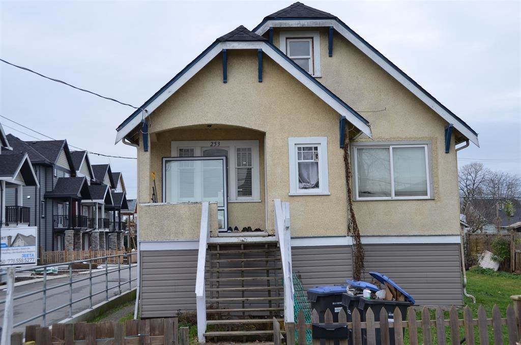 253 Boyne Street - Photo 1