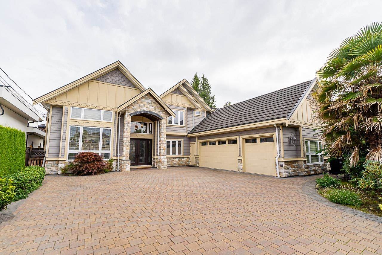 9028 Pinewell Crescent - Photo 1
