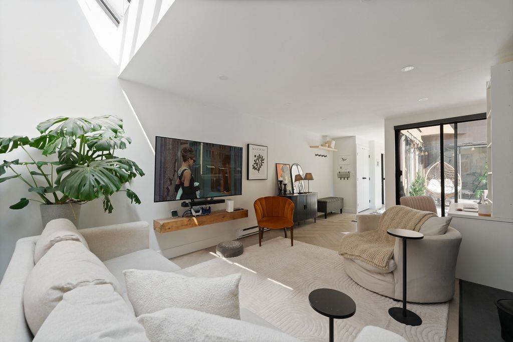 1279 Nicola Street - Photo 1