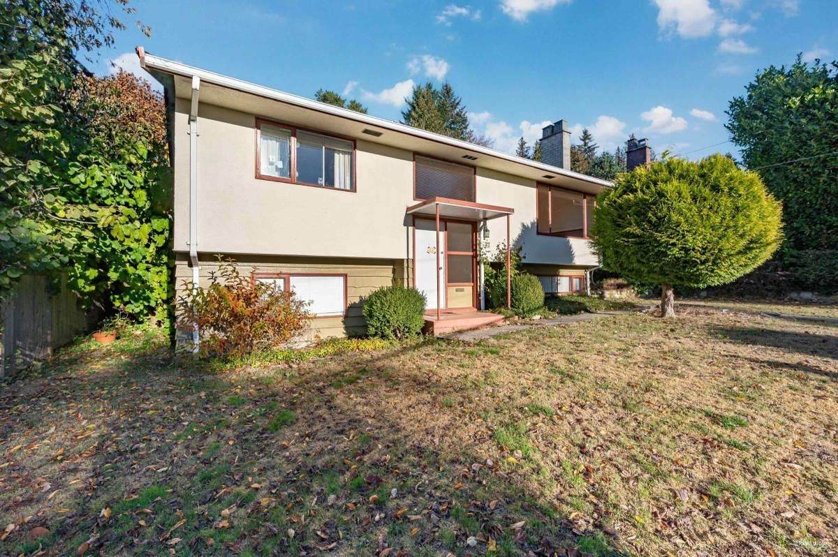 332 Laurentian Crescent - Photo 1