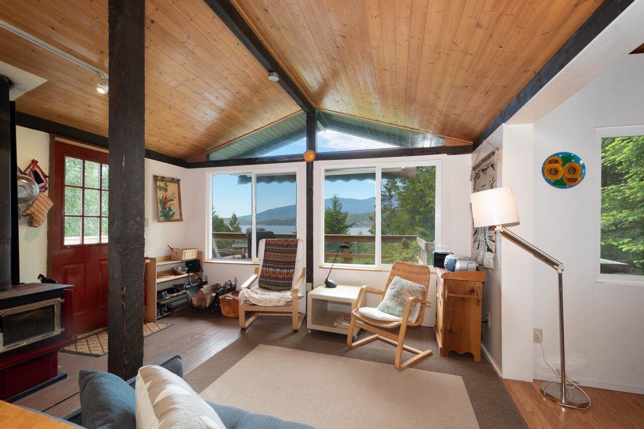 847 Captain's Way - Photo 1