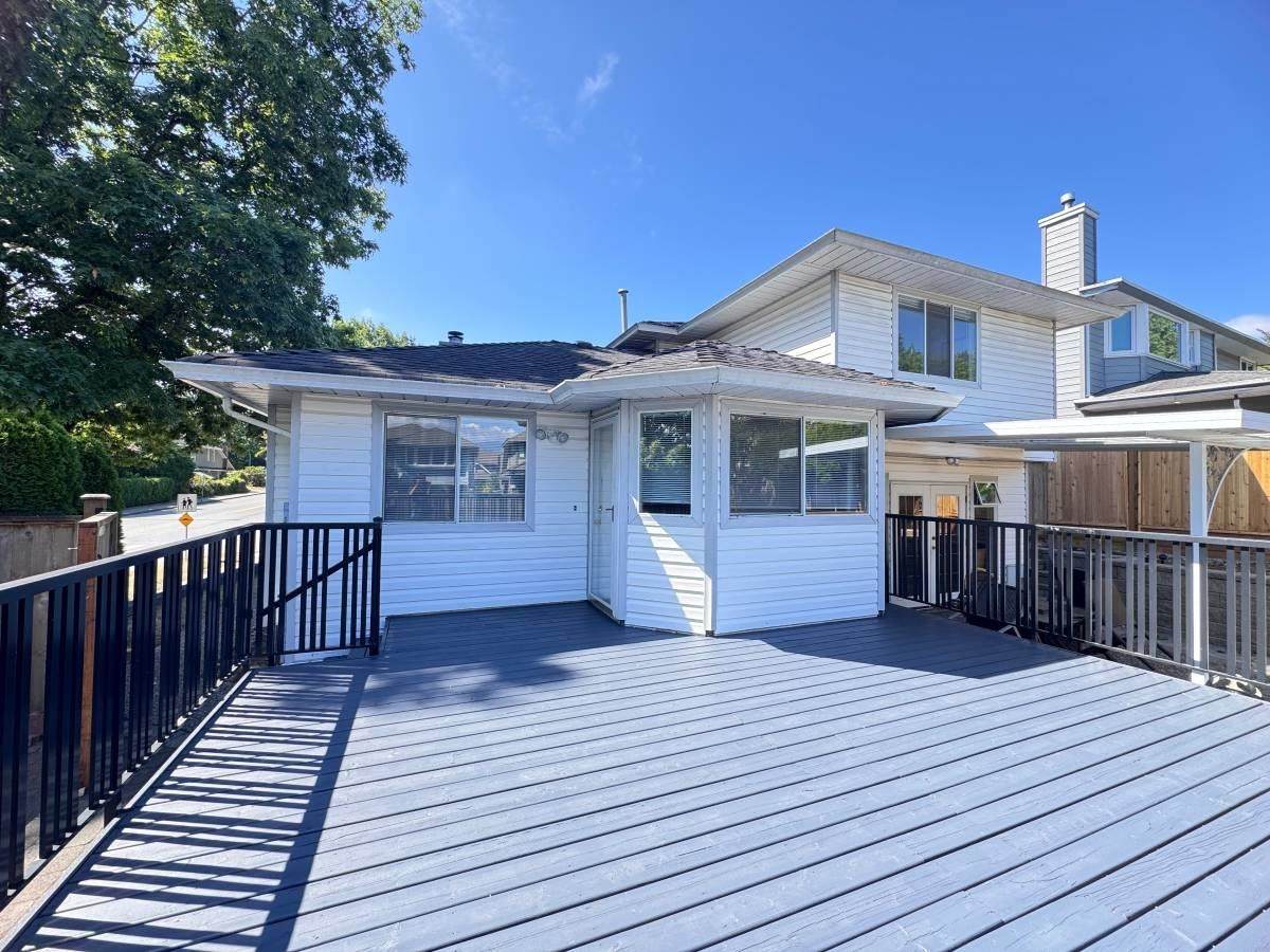 2309 Kensington Crescent - Photo 1