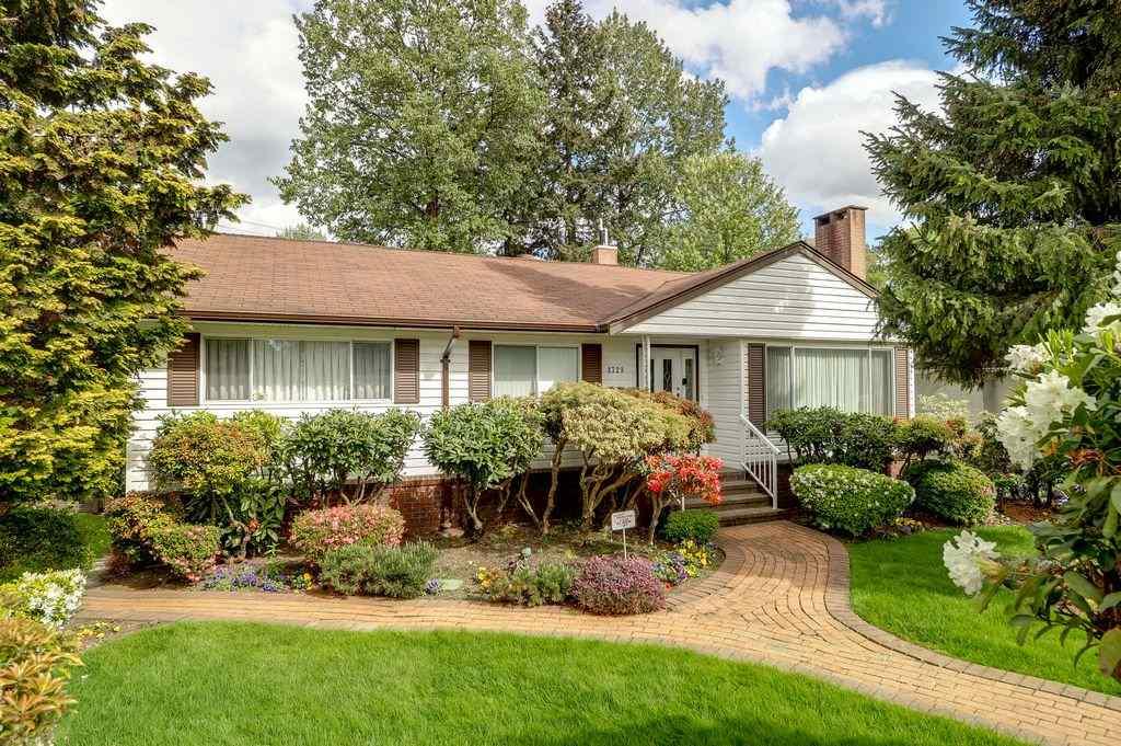 4728 Barker Crescent - Photo 1