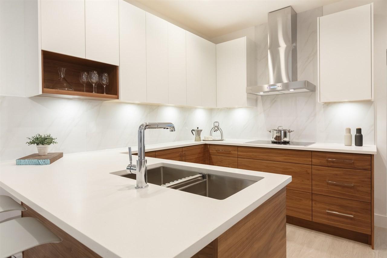 312 Moody Avenue - Photo 1