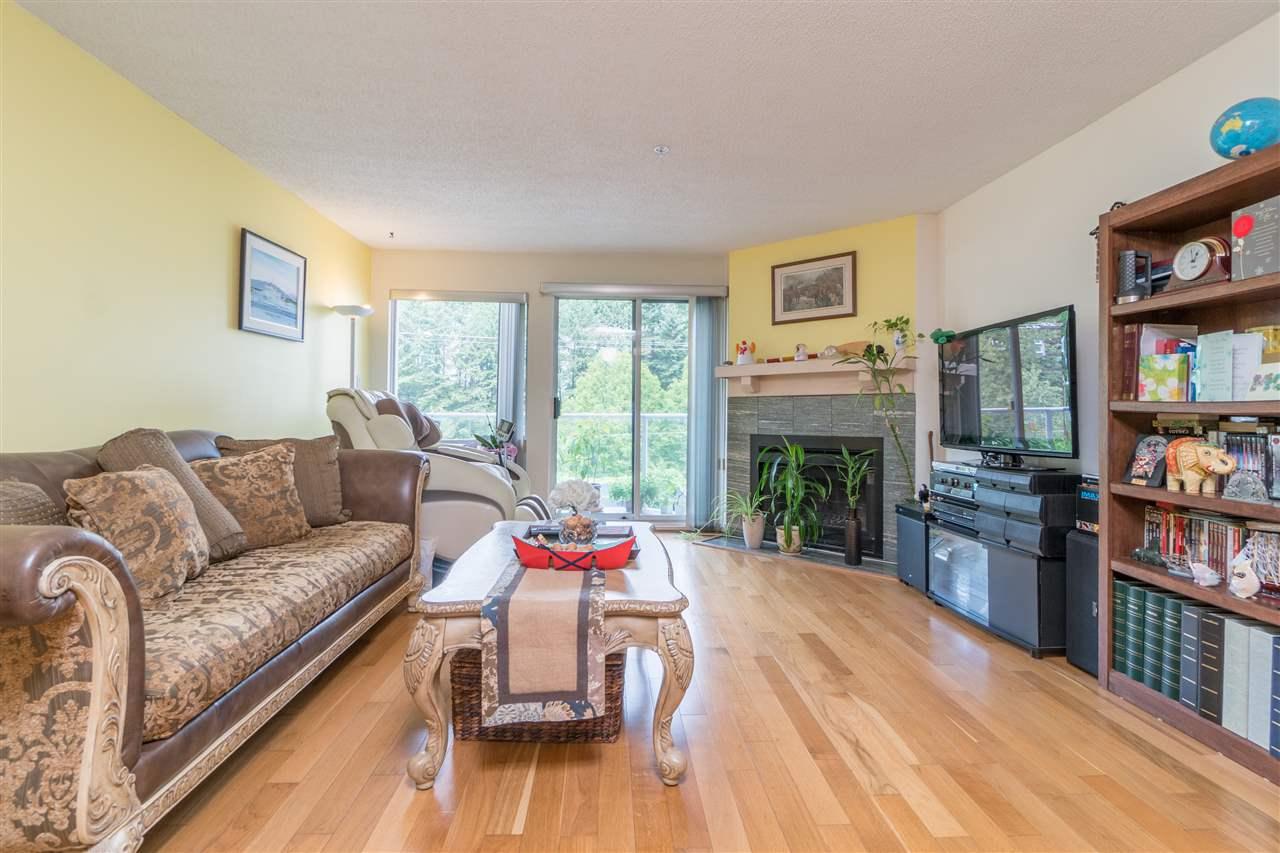 2288 Laurel Street - Photo 1